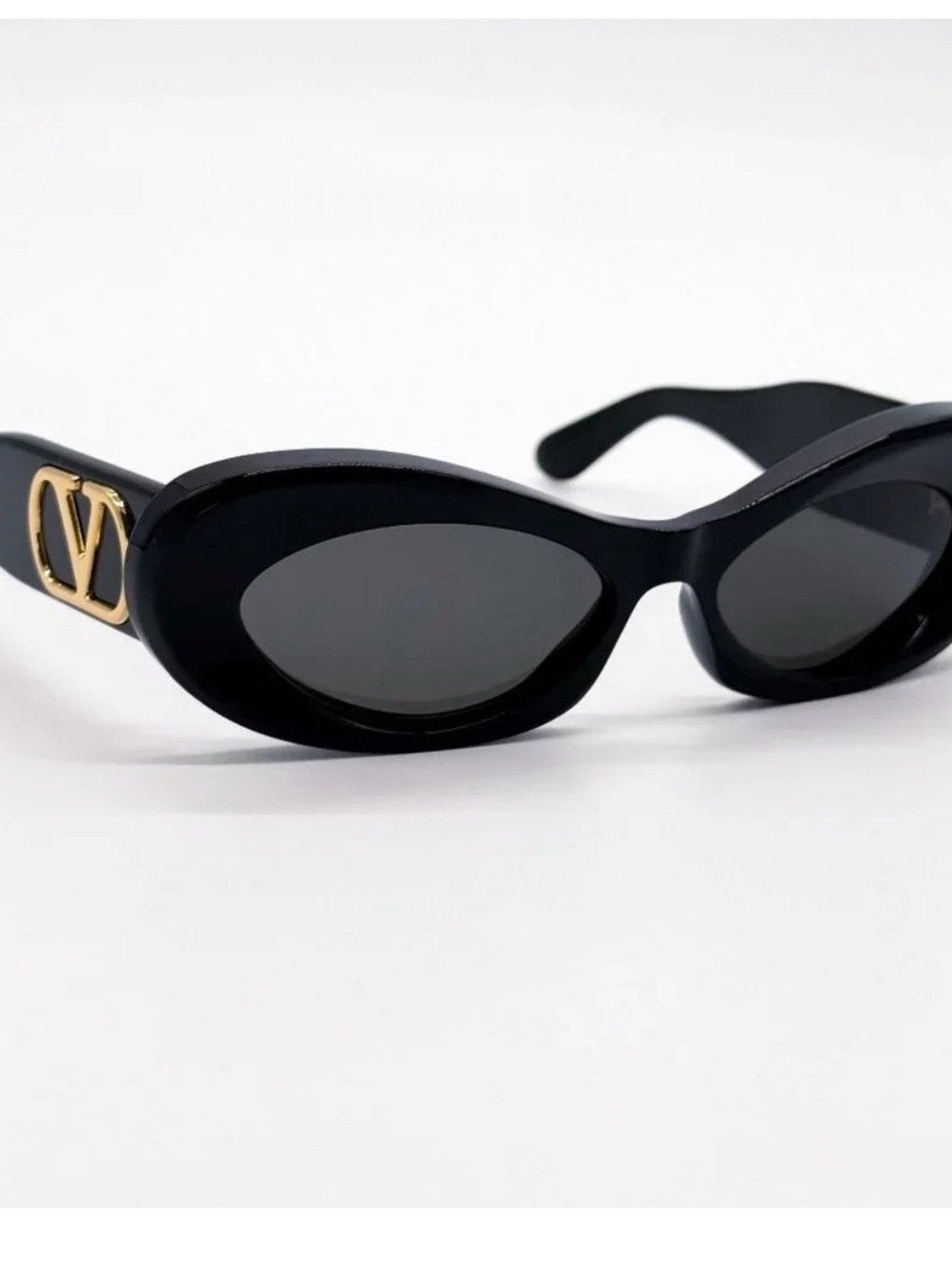 Valentino sunglasses Black with gold WITH FULL PACKAGE Model: VLS-178A